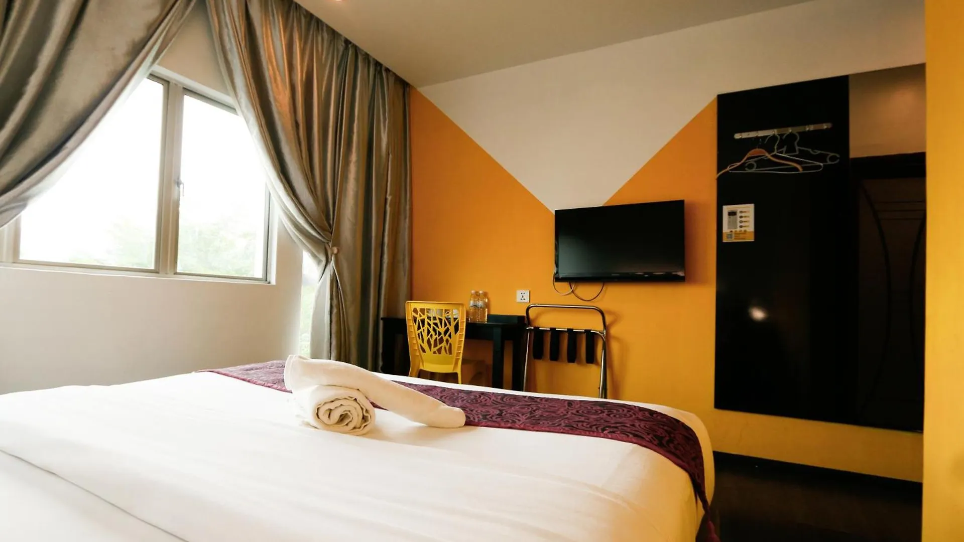 ***  Golden Roof Hotel Ampang Ipoh Malaysia